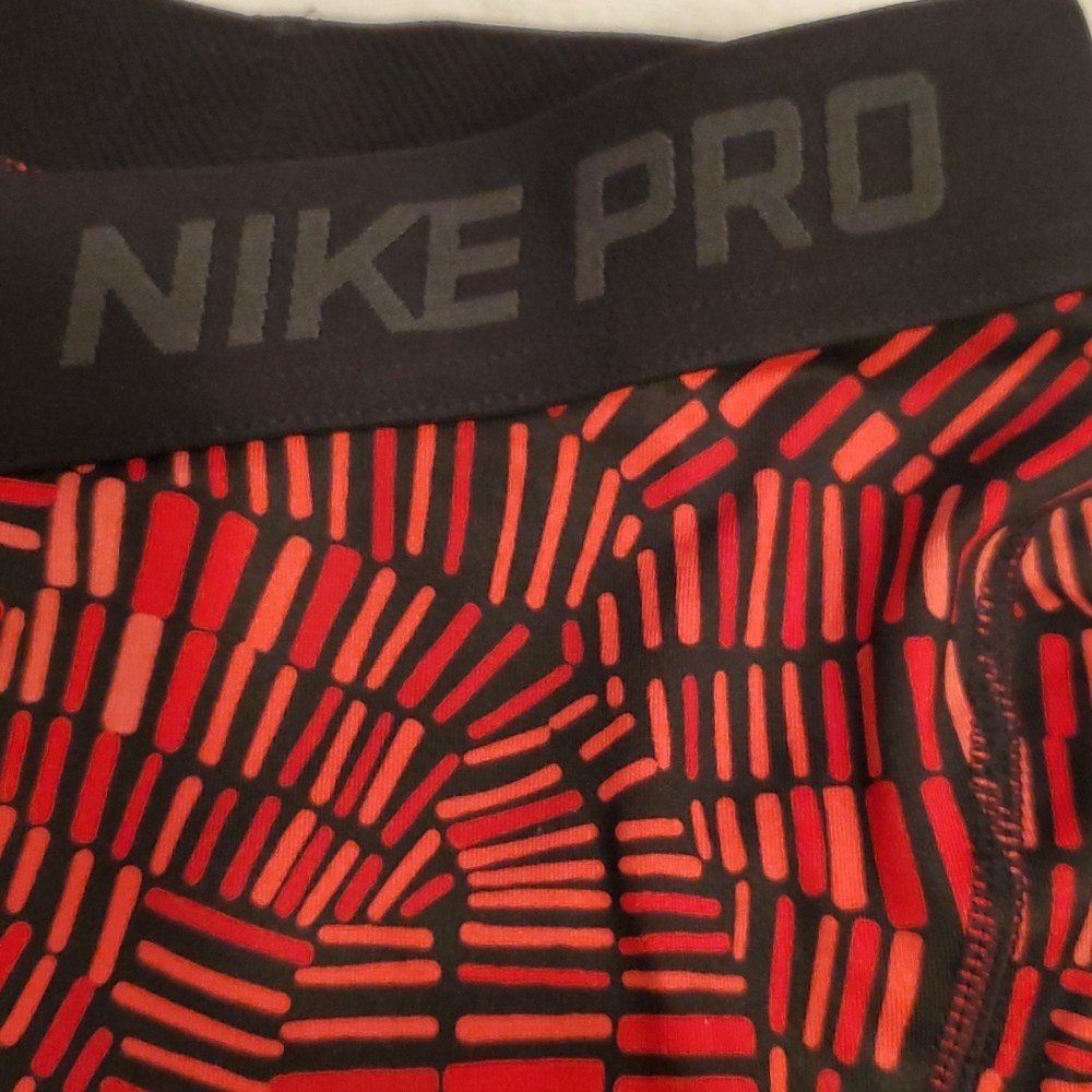 Nike Pro Capris - Picture 4 of 9